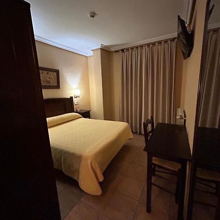 Lezuza Hostal Restaurante Morote Cano מראה חיצוני תמונה