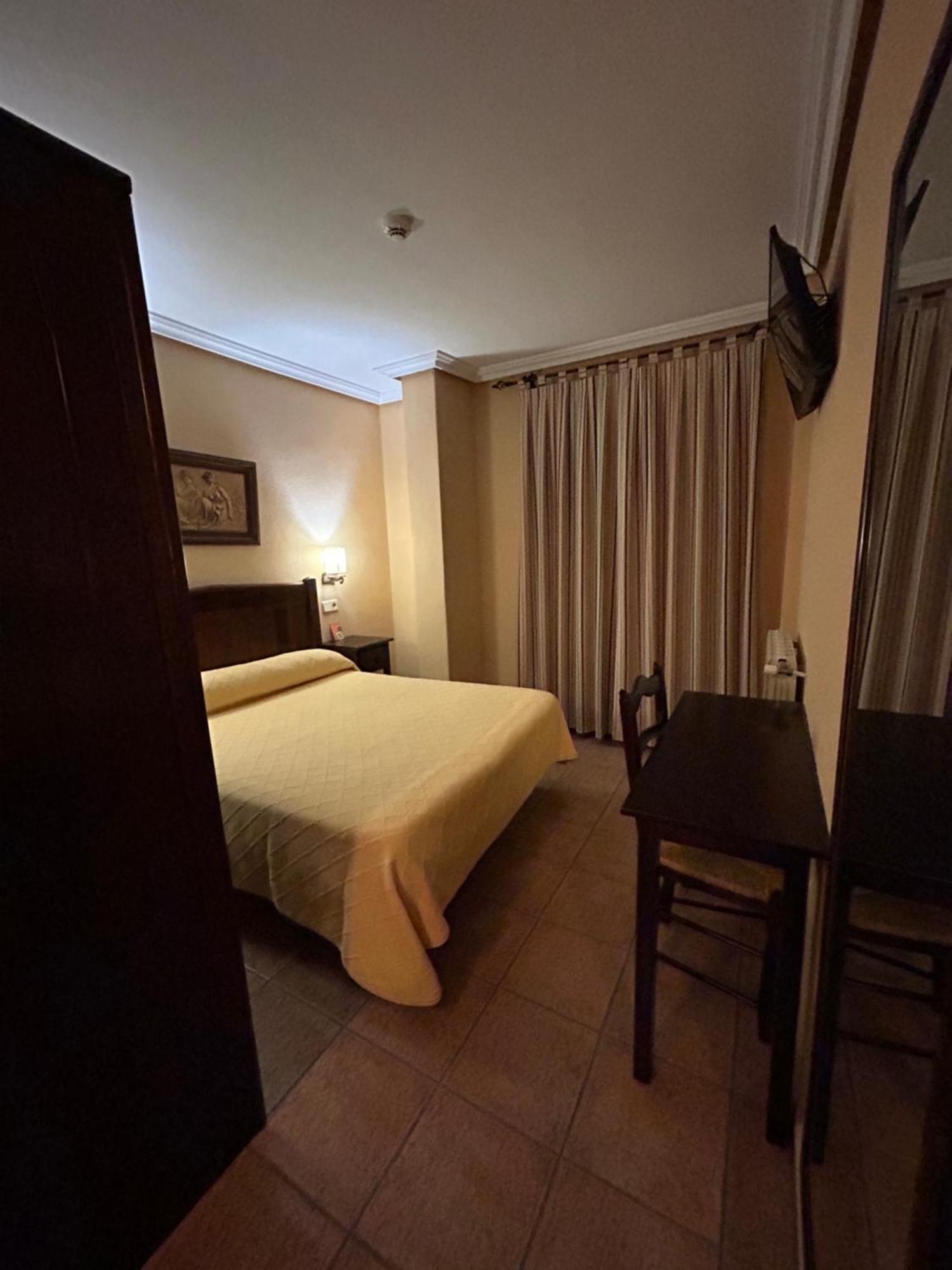 Lezuza Hostal Restaurante Morote Cano מראה חיצוני תמונה