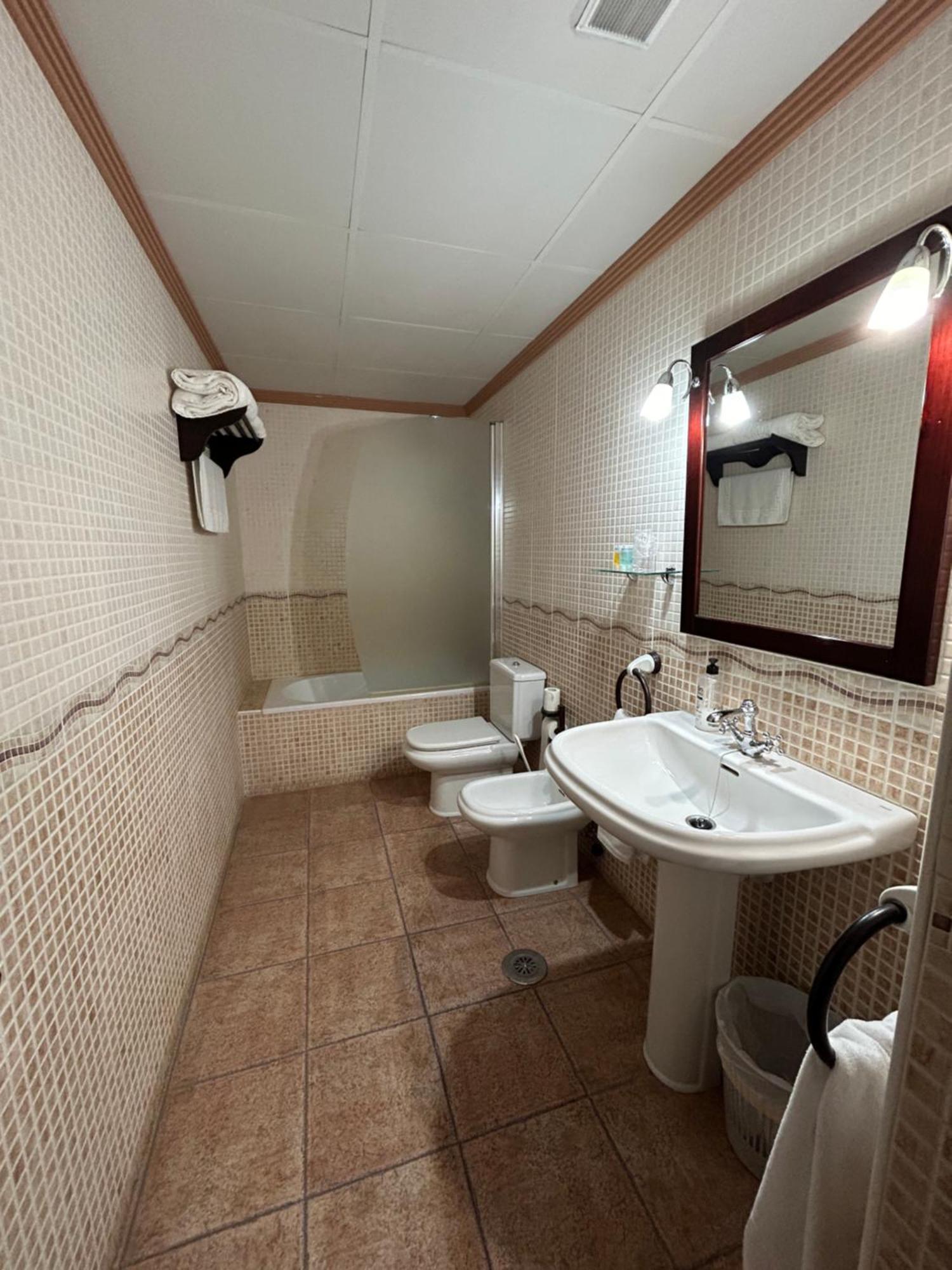 Lezuza Hostal Restaurante Morote Cano מראה חיצוני תמונה