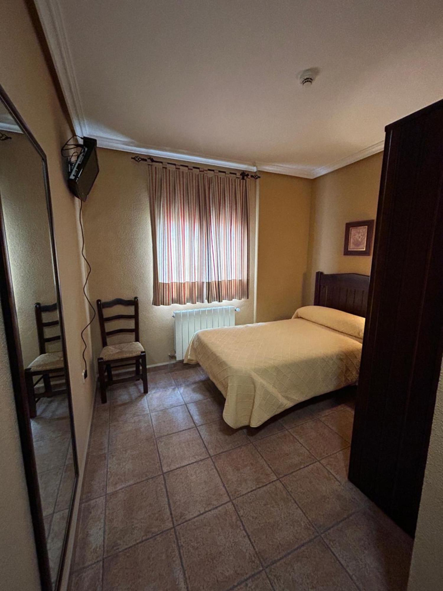 Lezuza Hostal Restaurante Morote Cano מראה חיצוני תמונה