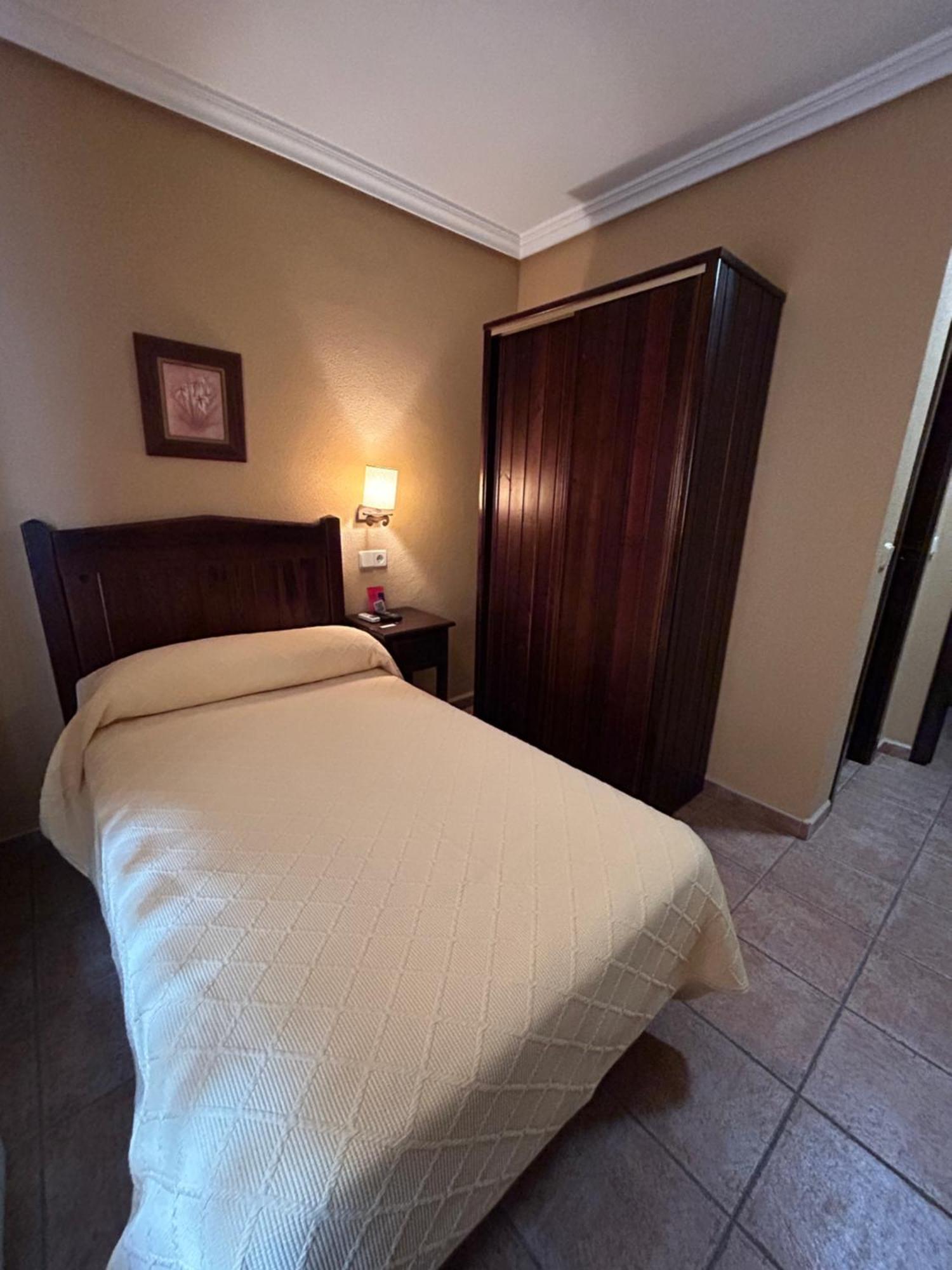 Lezuza Hostal Restaurante Morote Cano מראה חיצוני תמונה