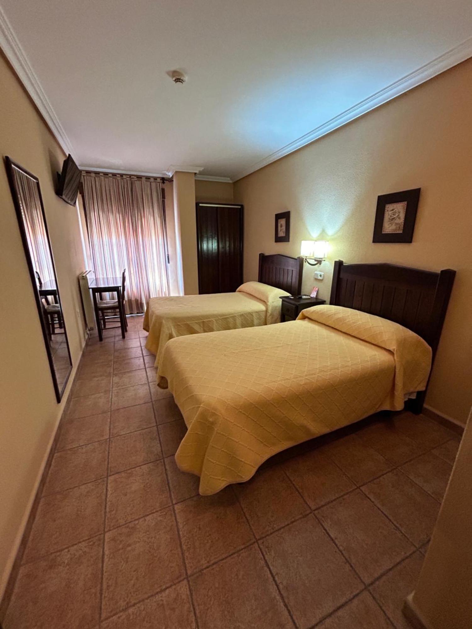 Lezuza Hostal Restaurante Morote Cano מראה חיצוני תמונה